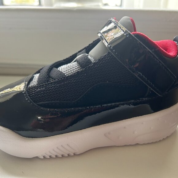 Nike Jordan Max Aura 2 Toddler Shoes Size 7C Trainers CN8096-006 Black Red - Picture 2 of 6